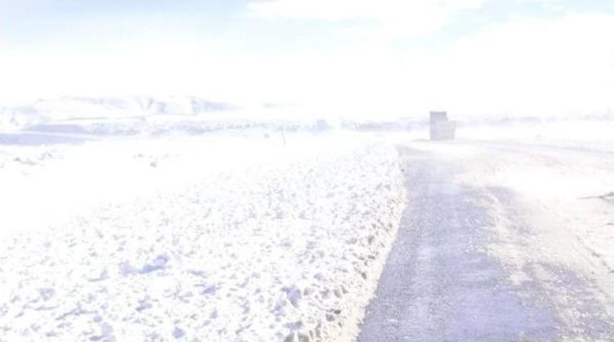 Doğubayazıt'ta Kar Ve Buzlanma Hayatı Olumsuz Etkiliyor