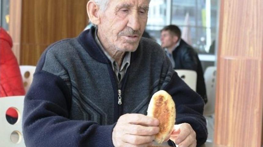 50 Yıl Sonra Katı Besinler Yeme Hasreti Sona Erdi