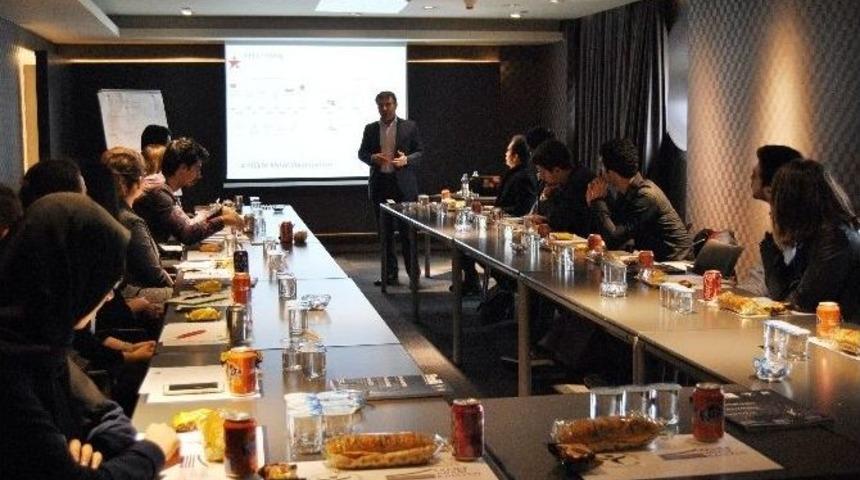 Ekmek Arası Kariyer, Y&ouml;neticileri &Ouml;ğrencilerle Buluşturdu