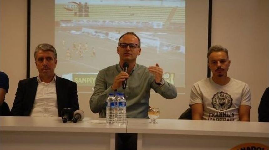 İrfan Buz Ve Futbolcular, &Ouml;ğrencilerle Buluştu