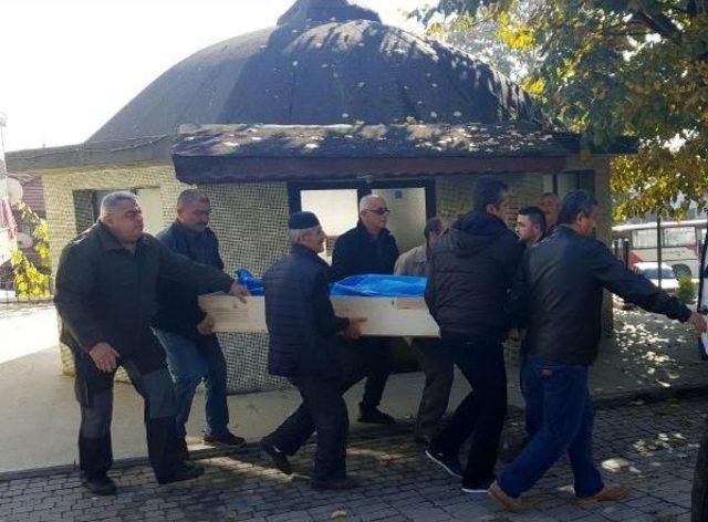 Eşini Yakmak Isterken Ölen Mühendis Düzce'de Toprağa Verildi