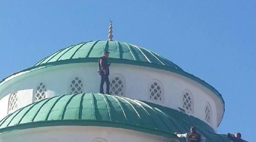 Cami Kubbesinde Intihar Girişimi