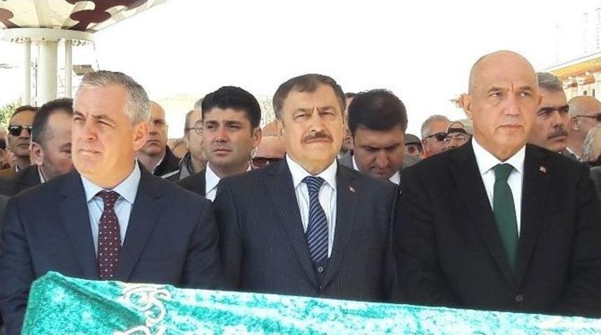 Bakan Eroğlu, Hocası Prof. Dr. Mehmet Rahmi Bilge&rsquo;nin Cenazesine Katıldı