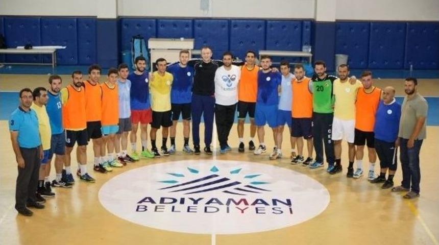 Adıyaman Belediyesi Hentbol Takımı Ma&ccedil; Hazırlıklarına Devam Ediyor
