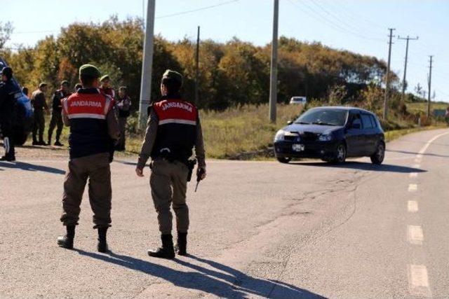 Kocaeli'nde Cezaevi Önünde Açıklama Yapmak Isteyen Hdp'liler Polis Izin Vermedi