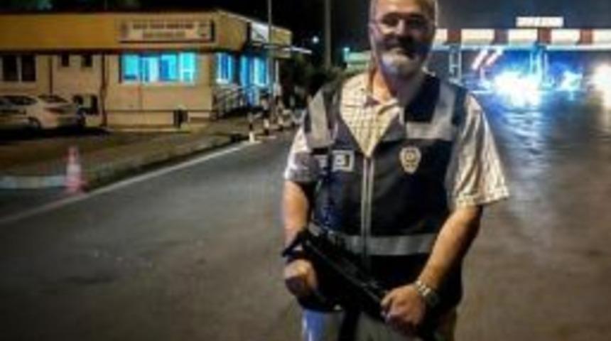 Kontrol Ettiği Kamyonetten D&uuml;şen Polisin Kolu Kırıldı