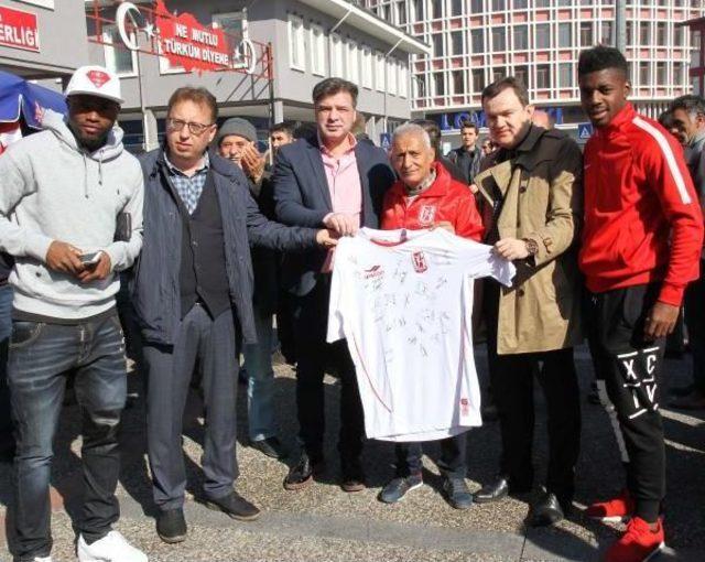 Balıkesirspor'dta Lokma Dökme Karnavalı