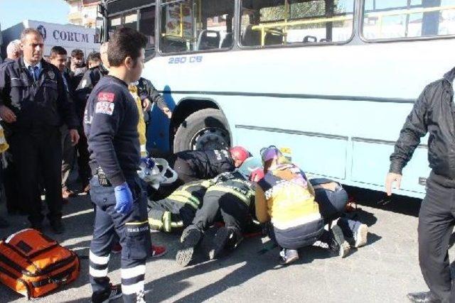 &Ccedil;orum da &Ouml;zel Halk Otob&uuml;s&uuml; &Ccedil;arpan Kadın Ağır Yaralandı 2