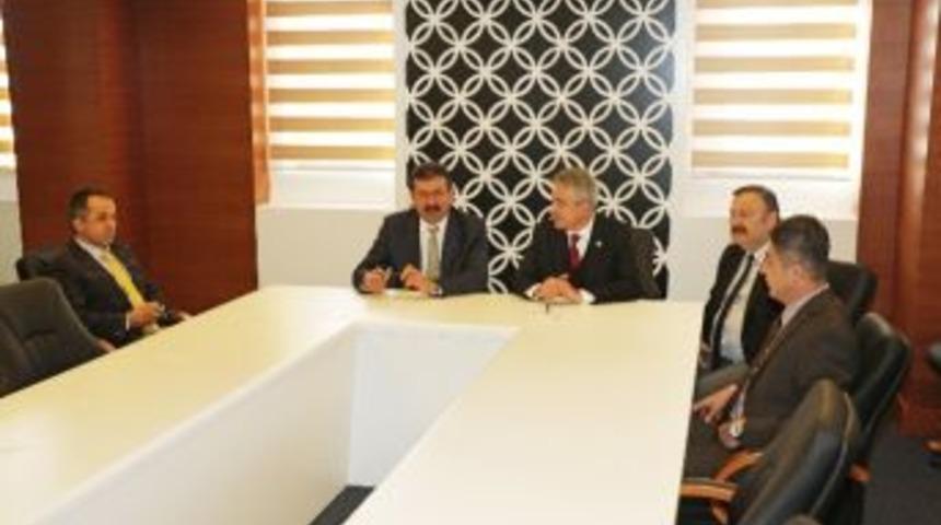 Giresun&rsquo;da İhtiya&ccedil; Sahibi &Ouml;ğrencilere Mont Yardımı