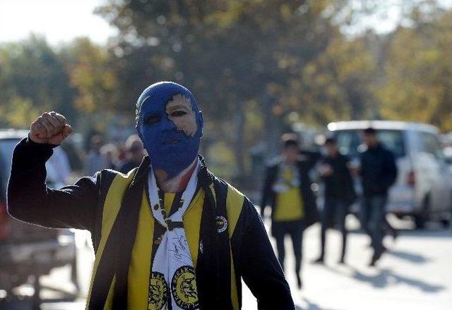 Fenerbahçe Taraftarları Kadıköy Yolunda