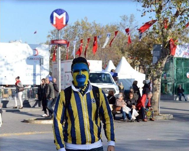 Fenerbahçe Taraftarları Kadıköy Yolunda