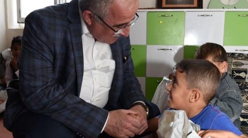 Vali Tuna Suriyeli Misafirleri Ziyaret Etti