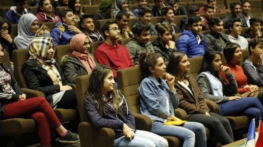 &Uuml;niversite Adayları Moral Depoladı