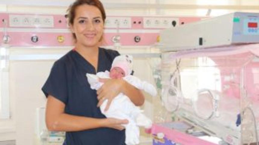Sinop'ta 1.5 Kilo Doğan Bebek Hayata Tutundu