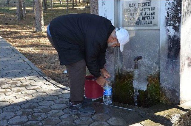 37 Saatlik Su Kesintisini Duyan Vatandaşlar Hazırlık Yaptı