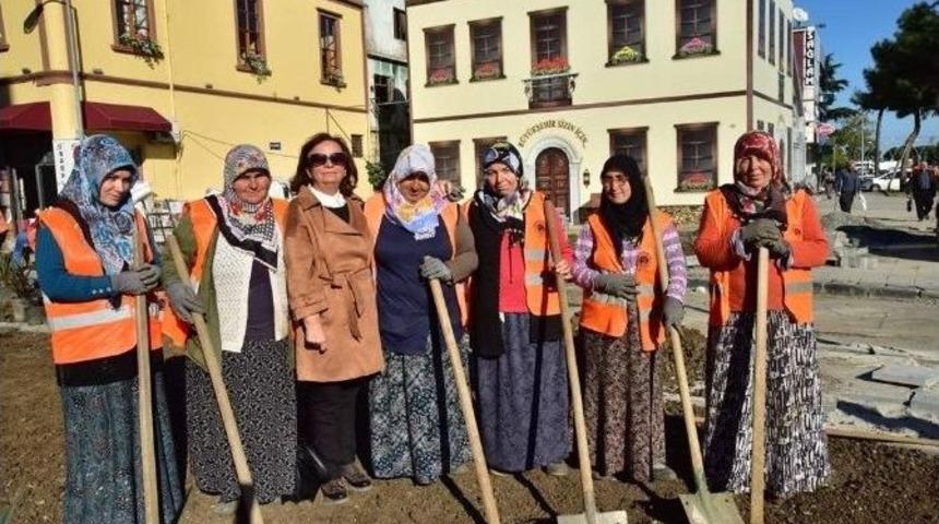 Peyzaj D&uuml;zenlemesine Kadın Eli