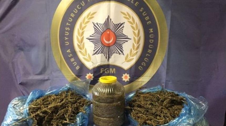 6 Kilo Esrarla Yakalanan Zanlı "baronları &Ccedil;ekin Baronları" Diye Bağırdı