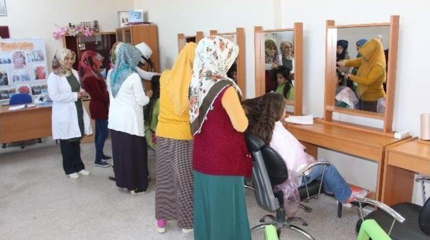 Samsatlı &Ouml;ğrencilere &Uuml;cretsiz Sa&ccedil; Bakımı