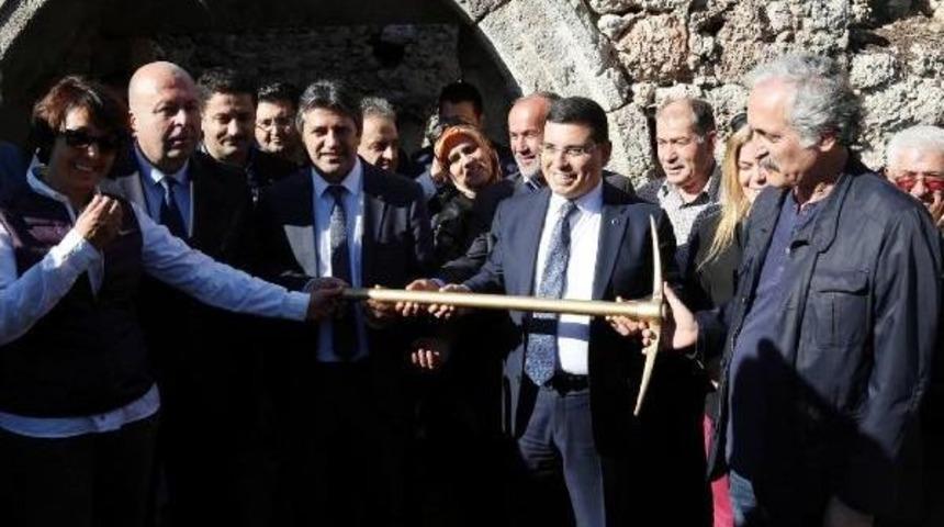 Perge'nin 2 Bin Yıllık Yağ &Ccedil;iftliğinde Kazılar Başladı