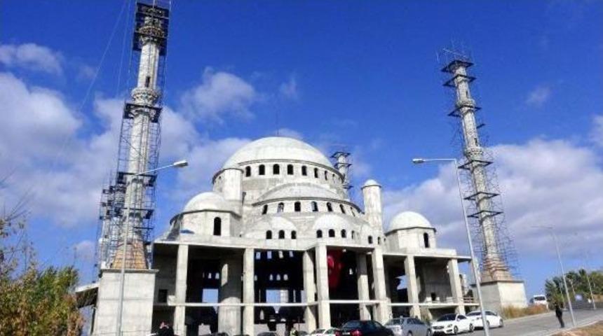 &Ccedil;om&uuml;'deki 15 Bin Kişilik Cami 15 Temmuz'da A&ccedil;ılacak