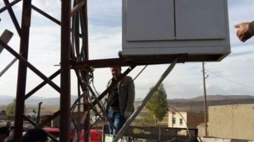 &Ouml;zalp İl&ccedil;esinde Elektrik Kesintisi