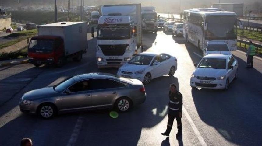 Bolu Dağı T&uuml;neli'nin İstanbul Y&ouml;n&uuml; Kazalar Nedeniyle Kapatıldı