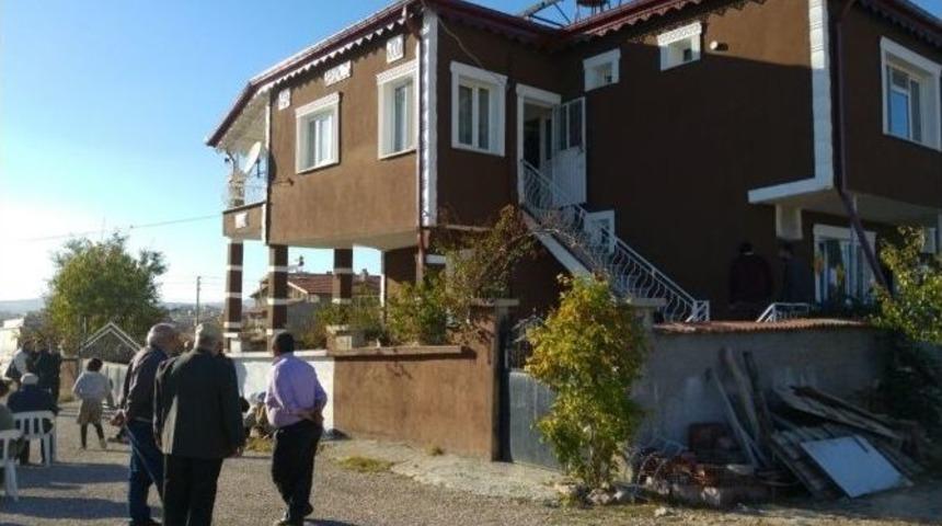 63 Yaşındaki Kadın Elleri Ve Ayakları Bağlanarak &Ouml;ld&uuml;r&uuml;lm&uuml;ş Halde Bulundu