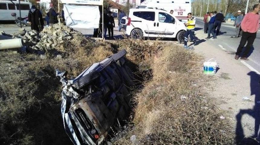 Pazarlar&rsquo;da Trafik Kazası: 3 Yaralı