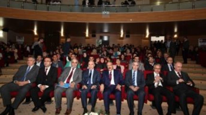 D&uuml;&rsquo;de Hayata Bağış Sempozyumu D&uuml;zenlendi