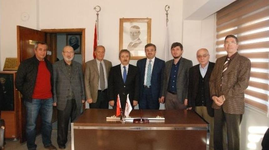 Başkan Yurdunuseven&rsquo;den, T&uuml;rk Kızılay Derneği Afyonkarahisar Şubesi&rsquo;ne Ziyaret