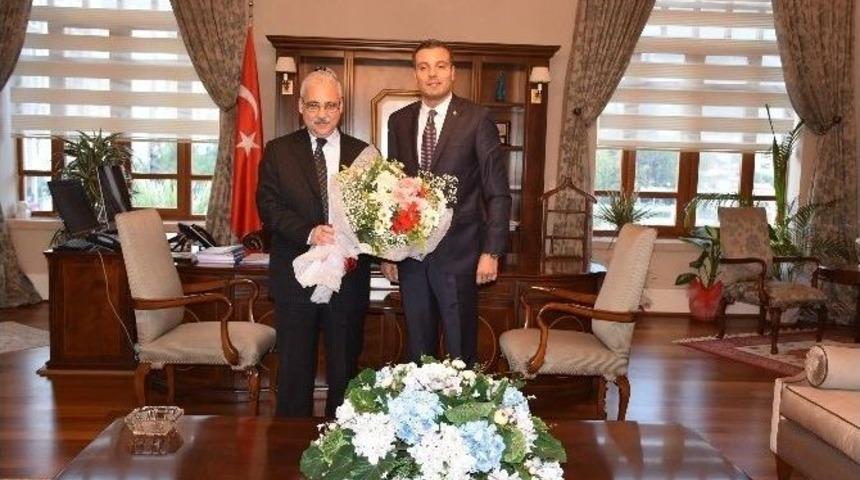Vali G&uuml;ven&ccedil;er Konuklarını Ağırladı
