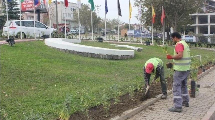 Turgutlu &Ccedil;i&ccedil;eklerle Renkleniyor