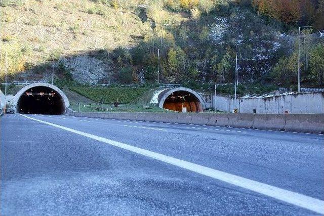 Bolu Dağı Tüneli Meydana Gelen Kazalar Nedeniyle Kapatıldı