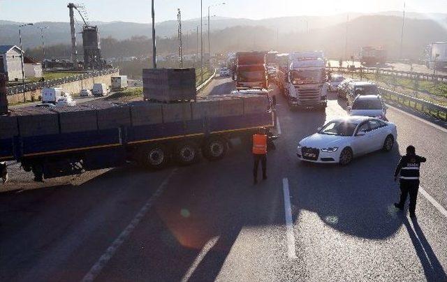 Bolu Dağı Tüneli Meydana Gelen Kazalar Nedeniyle Kapatıldı