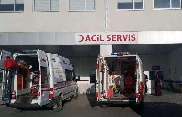 İşçi Servisi Trambüs Direğine Çarptı: 6 Yaralı