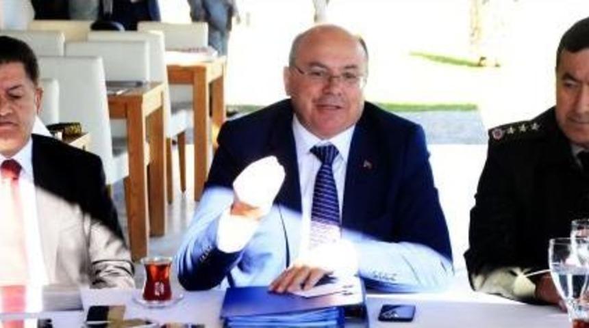 Vali &Ccedil;i&ccedil;ek:50 Dakika Daha Kalsak, Bombalar Yağacaktı