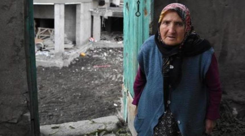 Evinin Kapısı 5 Metrelik &Ccedil;ukara A&ccedil;ılıyor