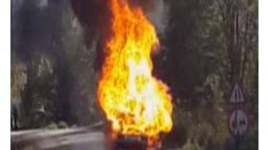 Otomobil Alev Alev Yandı