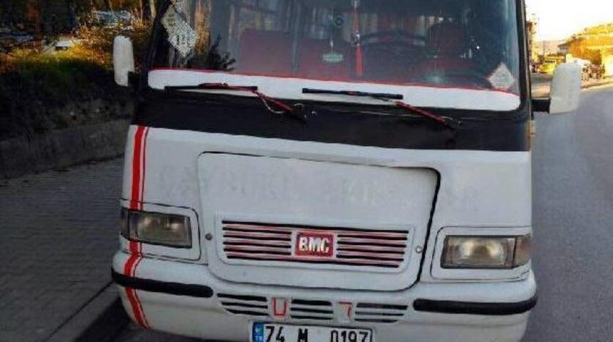 Minib&uuml;s&uuml;n &Ccedil;arptığı Yaşlı Adam &Ouml;ld&uuml;