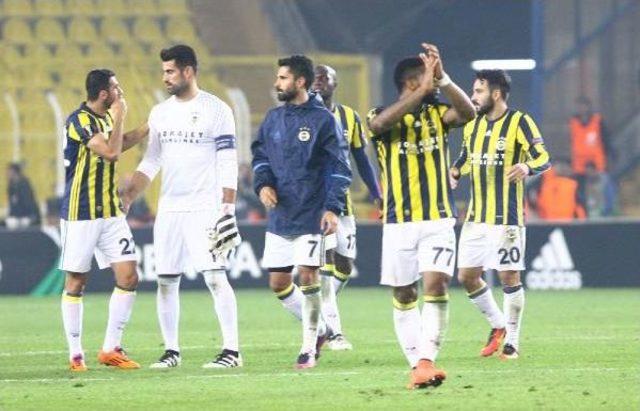 Fenerbahçe - Manchester United Maçında Sahaya Taraftar Girdi