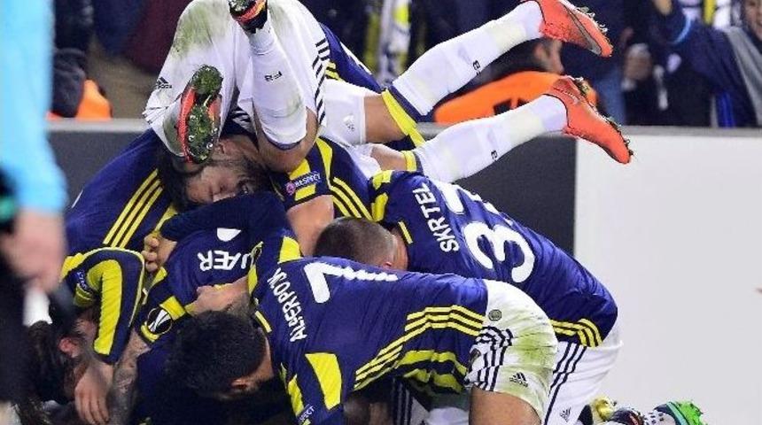 Fenerbah&ccedil;e, Manchester United&rsquo;ı Devirdi