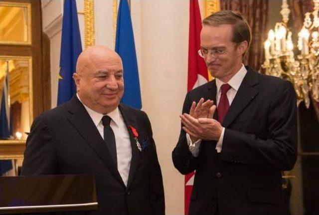 Sani Şener, 'legion D'honneur' Nişanını Aldı