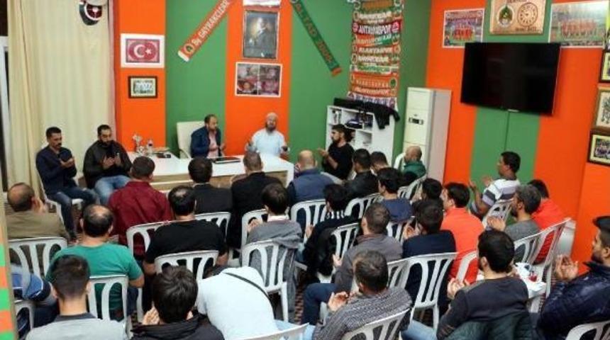 Aytemiz Alanyaspor Taraftarı Galibiyet I&ccedil;in Dua Etti