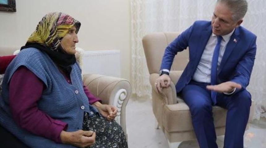 Evinin Kapısı 5 Metrelik &Ccedil;ukara A&ccedil;ılıyor (2)