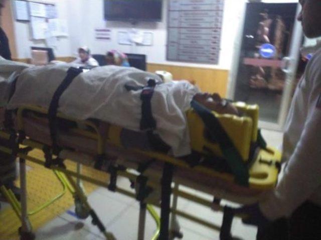 Kamyon Motosiklete &Ccedil;arptı; Anne Ve 3 Yaşındaki Oğlu Yaralandı 1