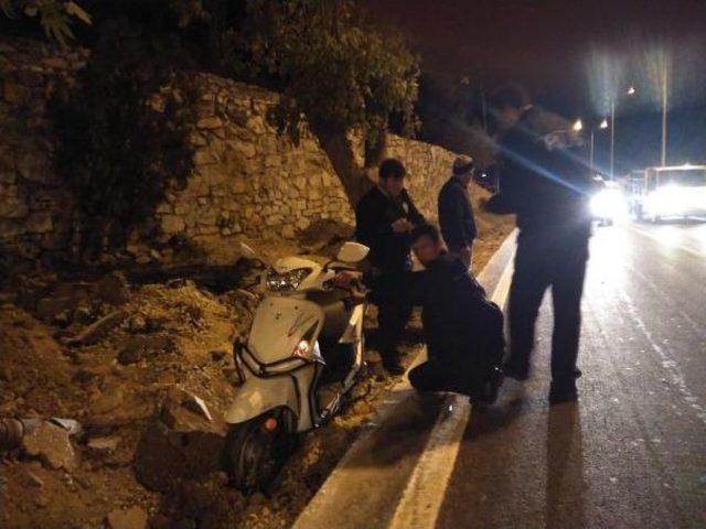 Kamyon Motosiklete &Ccedil;arptı; Anne Ve 3 Yaşındaki Oğlu Yaralandı 2