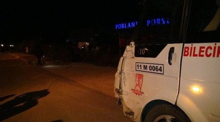 Minib&uuml;s &Ccedil;arpışmanın Etkisiyle Takla Attı: 2 Yaralı