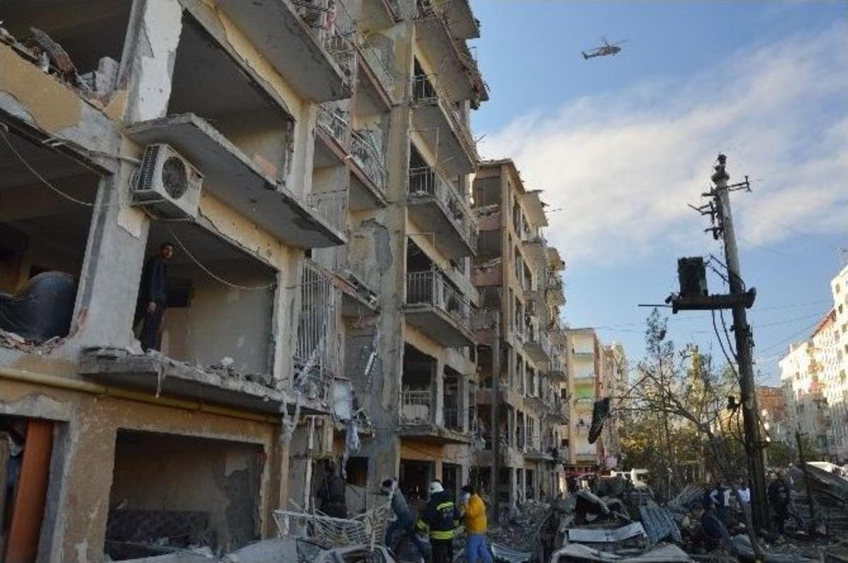 Diyarbakır&rsquo;da Emniyete Bombalı Saldırı