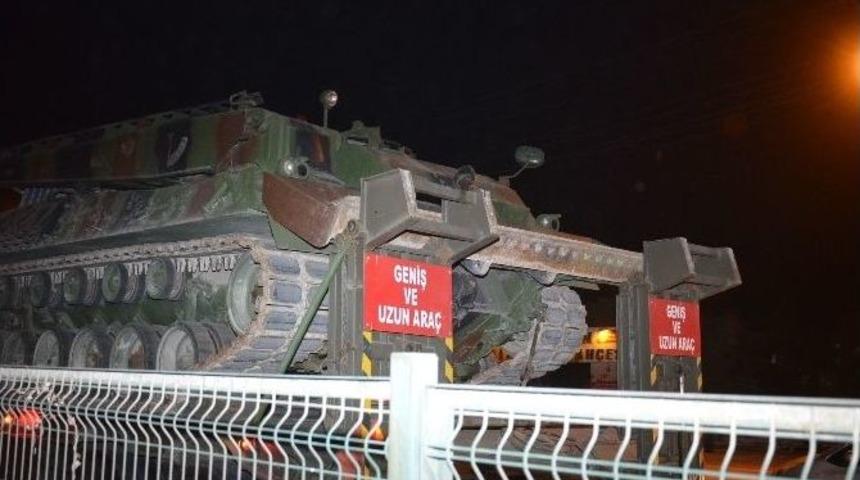 Barış Gücü Bünyesindeki Tank Ve Zırhlıların Silopi’ye Sevki Sürüyor
