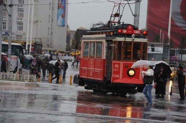 İstanbul da Yağmur Etkisini S&uuml;rd&uuml;r&uuml;yor 2